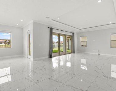 10511 Royal Cypress Way - Photo Thumbnail 3