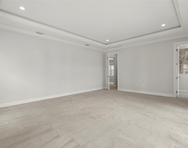10511 Royal Cypress Way - Photo Thumbnail 31