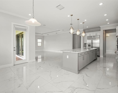 10511 Royal Cypress Way - Photo Thumbnail 7