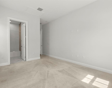 10511 Royal Cypress Way - Photo Thumbnail 41
