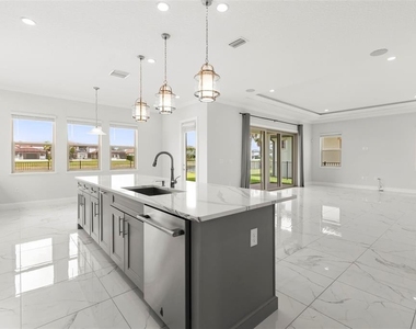 10511 Royal Cypress Way - Photo Thumbnail 13