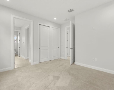 10511 Royal Cypress Way - Photo Thumbnail 17