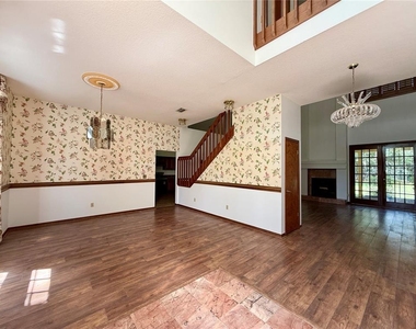 124 Estates Circle - Photo Thumbnail 3