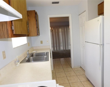 1118 Spring Meadow Drive - Photo Thumbnail 7