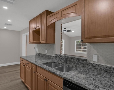 518 Lavon Drive - Photo Thumbnail 10