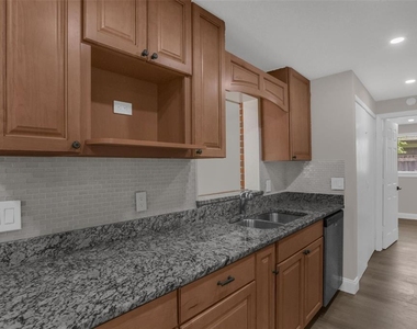 518 Lavon Drive - Photo Thumbnail 9