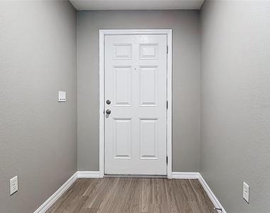 225 Bella Verano Way - Photo Thumbnail 9