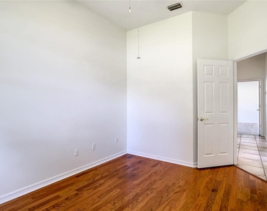 2811 Branch Creek Avenue - Photo Thumbnail 18
