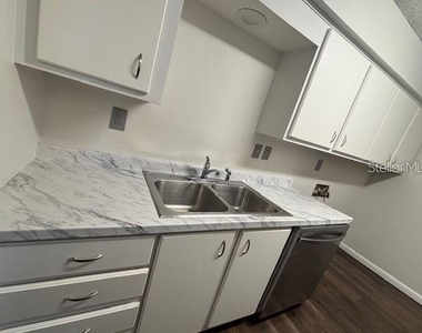 528 Orange Drive - Photo Thumbnail 6