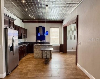 2300 The Oaks Boulevard - Photo Thumbnail 11