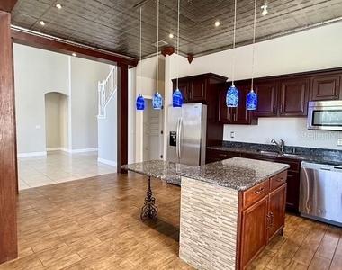 2300 The Oaks Boulevard - Photo Thumbnail 13