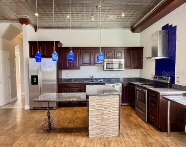 2300 The Oaks Boulevard - Photo Thumbnail 12