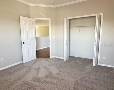 2300 The Oaks Boulevard - Photo Thumbnail 45