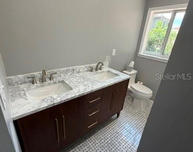 1009 E Marks Street - Photo Thumbnail 13