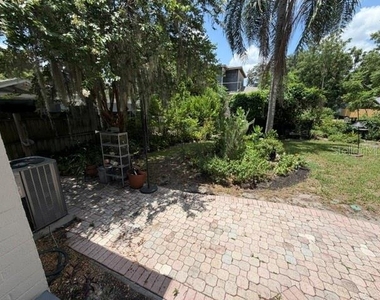 1009 E Marks Street - Photo Thumbnail 6