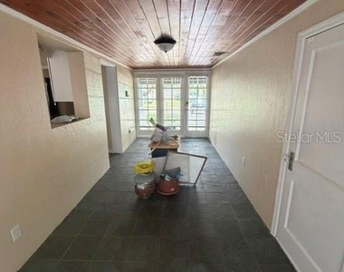 1009 E Marks Street - Photo Thumbnail 3