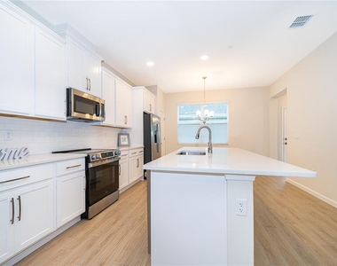 474 Lady Palm Street - Photo Thumbnail 9