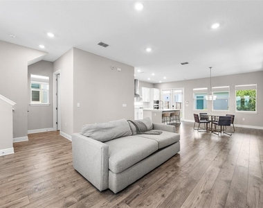 10129 Pearson Avenue - Photo Thumbnail 12