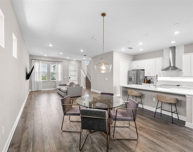 10129 Pearson Avenue - Photo Thumbnail 8