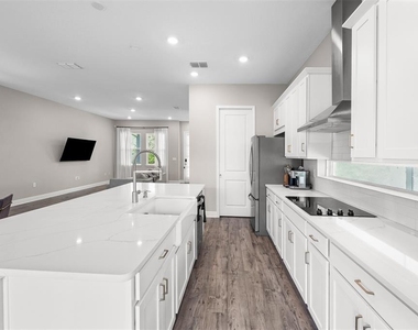 10129 Pearson Avenue - Photo Thumbnail 6