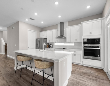 10129 Pearson Avenue - Photo Thumbnail 3