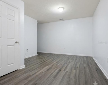 1561 Chelsea Drive - Photo Thumbnail 15