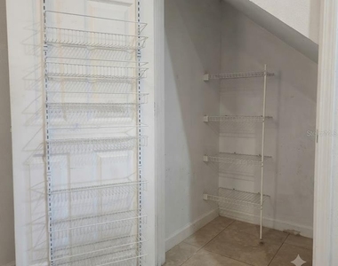 1561 Chelsea Drive - Photo Thumbnail 9