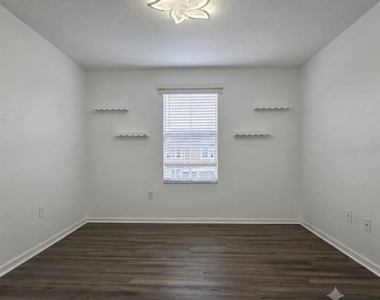 1561 Chelsea Drive - Photo Thumbnail 22