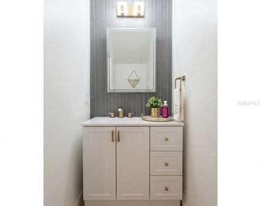 1561 Chelsea Drive - Photo Thumbnail 10