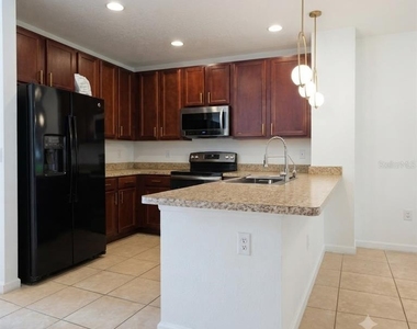 1561 Chelsea Drive - Photo Thumbnail 6