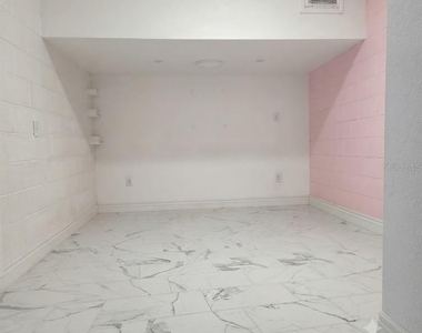 1561 Chelsea Drive - Photo Thumbnail 13