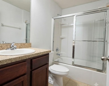1561 Chelsea Drive - Photo Thumbnail 20