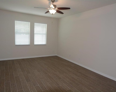 8104 Pleasant Pine Circle - Photo Thumbnail 9