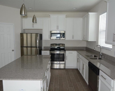 8104 Pleasant Pine Circle - Photo Thumbnail 3