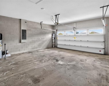 992 Griffon Avenue - Photo Thumbnail 21