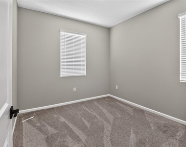 992 Griffon Avenue - Photo Thumbnail 4