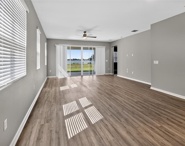 992 Griffon Avenue - Photo Thumbnail 10