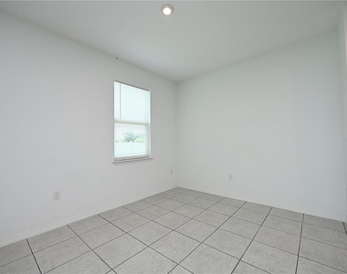 685 Crown Rose Drive - Photo Thumbnail 7