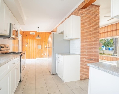 495 Avenue F Se - Photo Thumbnail 7