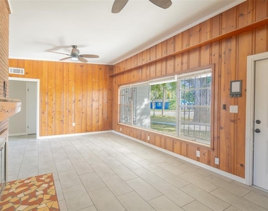 495 Avenue F Se - Photo Thumbnail 1