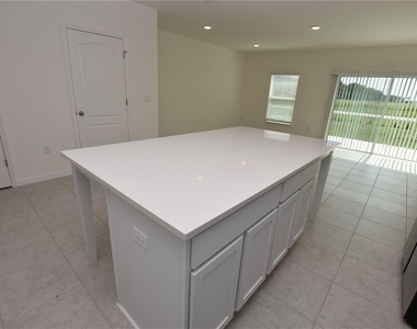 3905 Academia Avenue - Photo Thumbnail 5