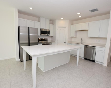 3905 Academia Avenue - Photo Thumbnail 2