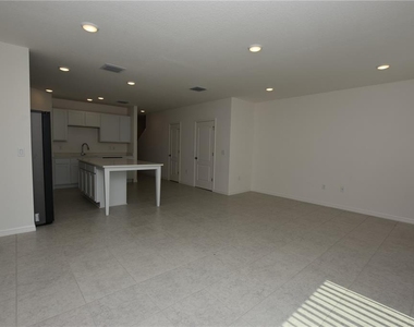3905 Academia Avenue - Photo Thumbnail 11