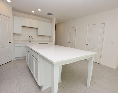 3905 Academia Avenue - Photo Thumbnail 6