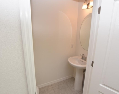 3905 Academia Avenue - Photo Thumbnail 15