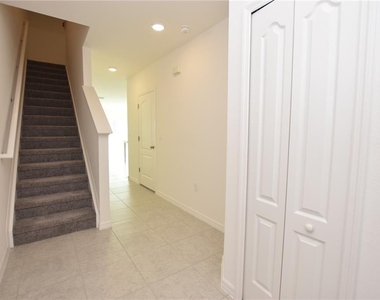 3905 Academia Avenue - Photo Thumbnail 17