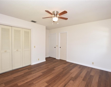 204 Chaucer Lane - Photo Thumbnail 14