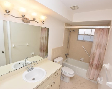 204 Chaucer Lane - Photo Thumbnail 12