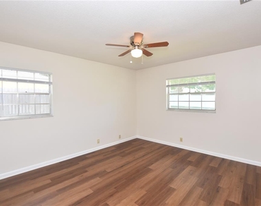 204 Chaucer Lane - Photo Thumbnail 13