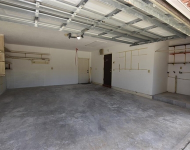 204 Chaucer Lane - Photo Thumbnail 18